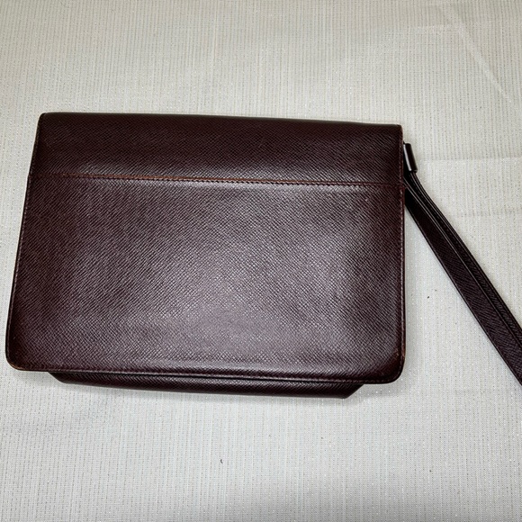 Louis Vuitton Taiga Selenga Pochette Clutch in Burgundy , COA included - Picture 15 of 15